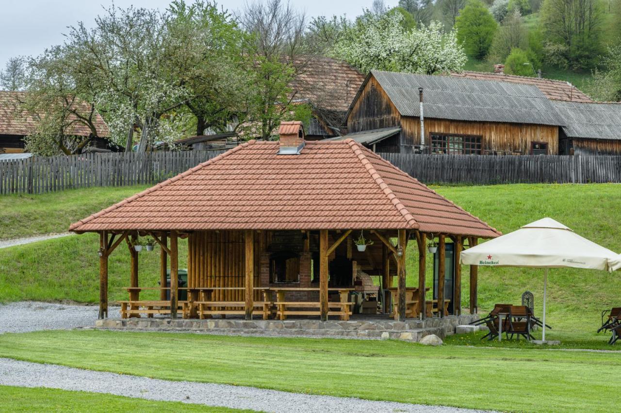 Biotour Camping & Restaurant Ghimeş-Făget Exterior foto