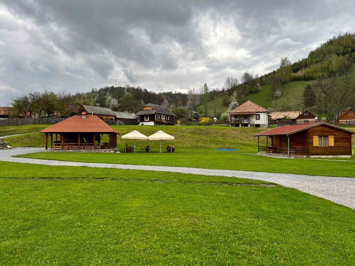 Biotour Camping & Restaurant Ghimeş-Făget Exterior foto